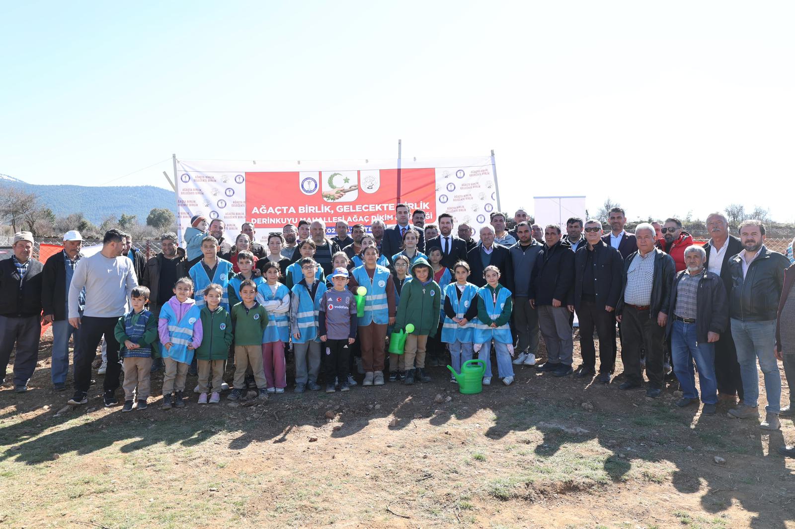 Ağaçlandırma günü etkinliğinde başkan ve vali