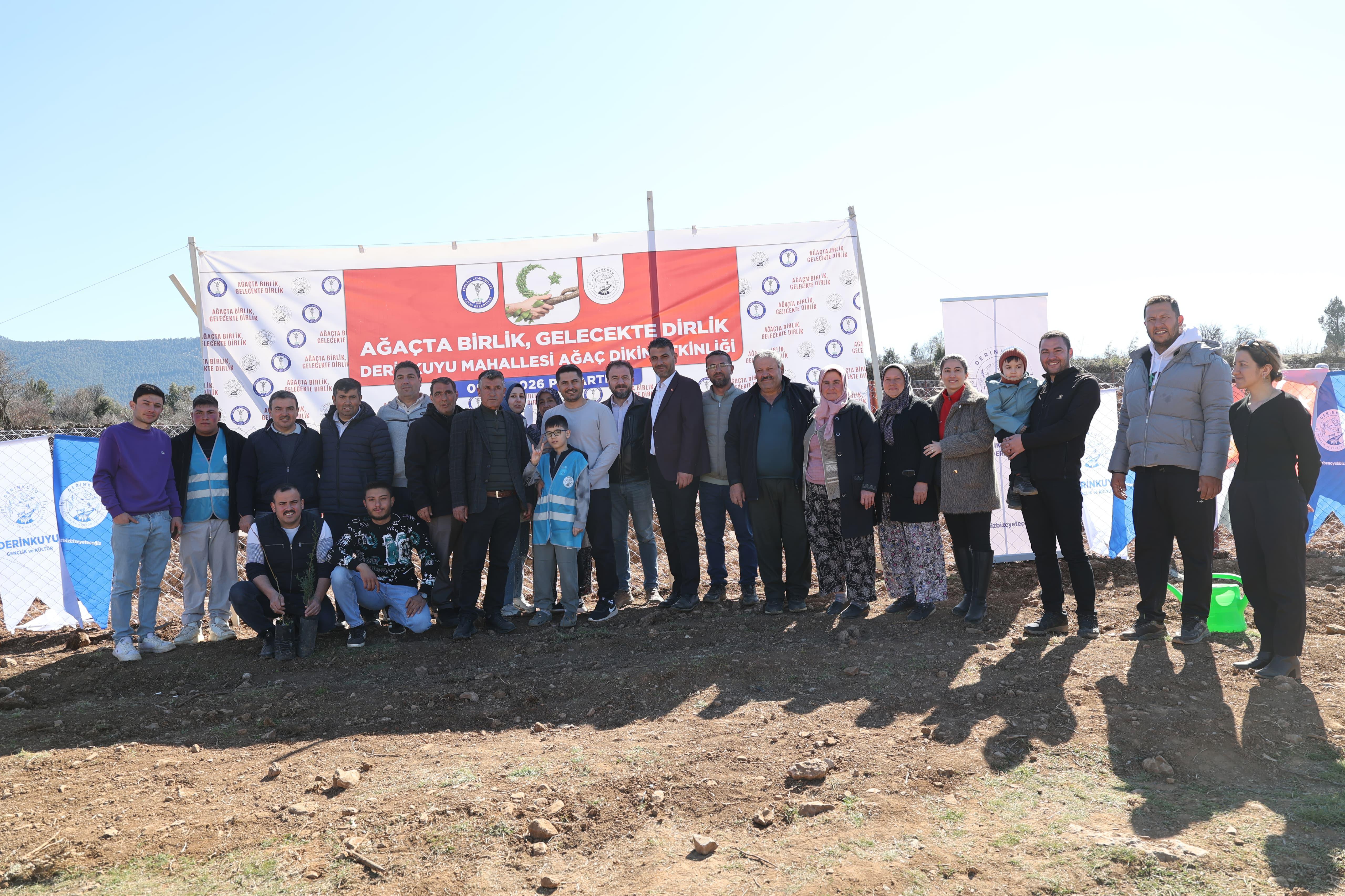 Ağaçlandırma günü köy halkı